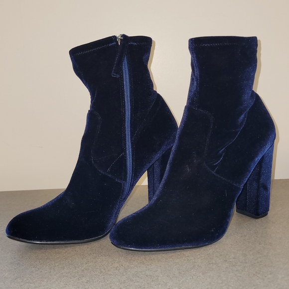 🦋Steve Madden Velvet Blue Ankle Boots🦋 - Picture 3 of 7